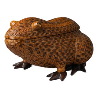 Vintage Woven Wicker Frog Storage Box For Sale