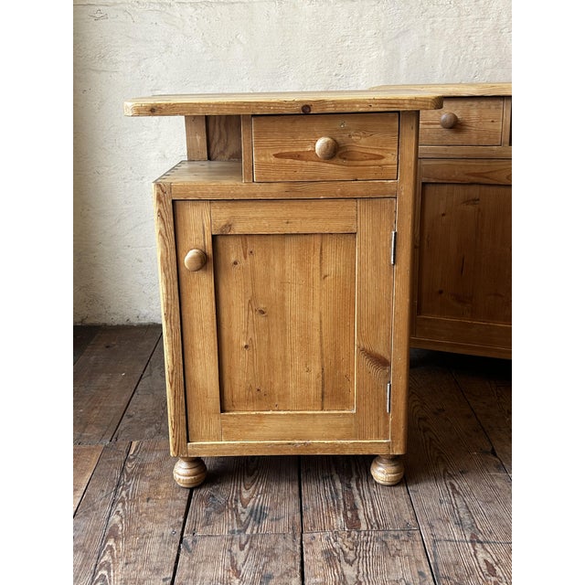 Victorian English Pine Bedside Cabinets with Drawer & Cupboard, 1880s, Set of 2 For Sale - Image 4 of 9