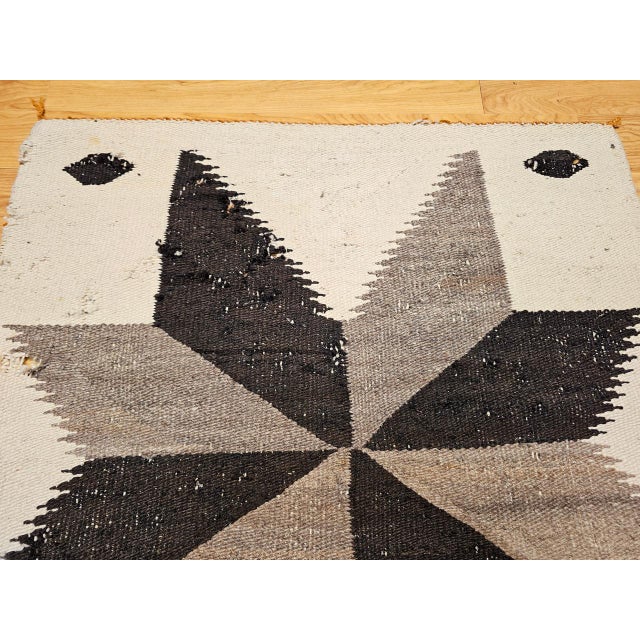 Vintage Native American Navajo Rug, Handwoven Wool, Medallion Pattern, 3x5 For Sale In Chicago - Image 6 of 13