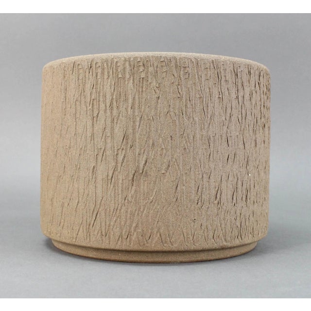 Mid-Century Modern Gainey Ac-8 Nuts & Bolts Sgraffito Architectural Pottery Planter Mid Century For Sale - Image 3 of 7