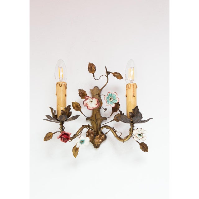 Vintage French Wall Lights in Brass and Porcelain Flowers, 1950s, Set of 2 For Sale - Image 4 of 12