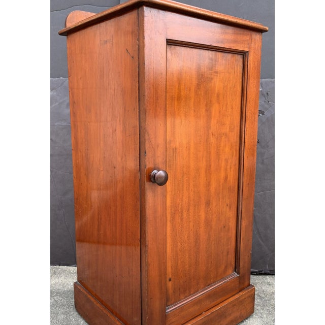 Brown English Nightstand or Bedside Table of Mahogany For Sale - Image 8 of 13