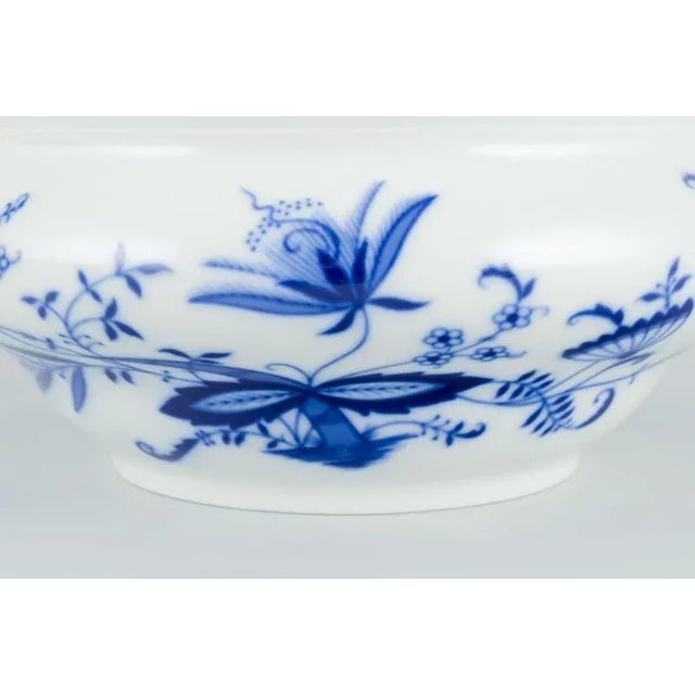1930s Lidded Porcelain Tureen with Blue Onion Decor, Germany, 1930s-1940s For Sale - Image 5 of 8