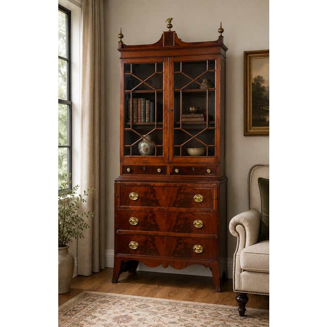 Traditional Federal Flame Mahogany Secretary Bookcase With Eagle Finial, C. 1810–1825 For Sale - Image 3 of 11