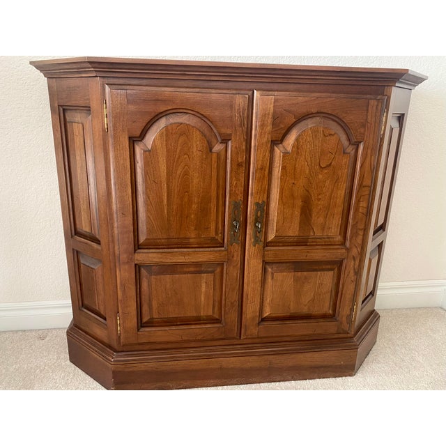 Mid 20th Century Ethan Allen Rare Mid 20th Century Georgian Court Sheffield Finish Solid Cherry Console Chest Mint Condition For Sale - Image 5 of 11