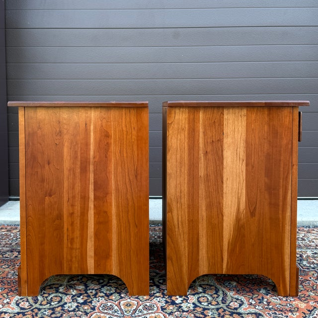 Vintage Hunt Country Furniture American Shaker Solid Cherry 1 Drawer Nightstands - A Pair For Sale - Image 9 of 15