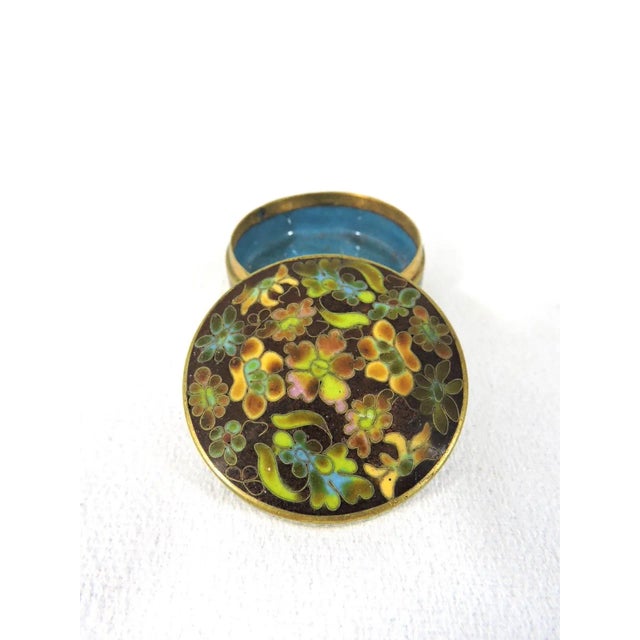 1980s Vintage Chinese Autumn Flowers Enamel & Brass Cloisonné Pill or Trinket Box For Sale - Image 5 of 5