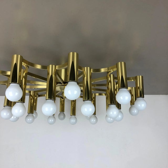 Stilnovo Gigantic Brass 24 Bulb Flush Mount Ceiling Light in the style of Stilnovo, Italy, 1960s For Sale - Image 4 of 18