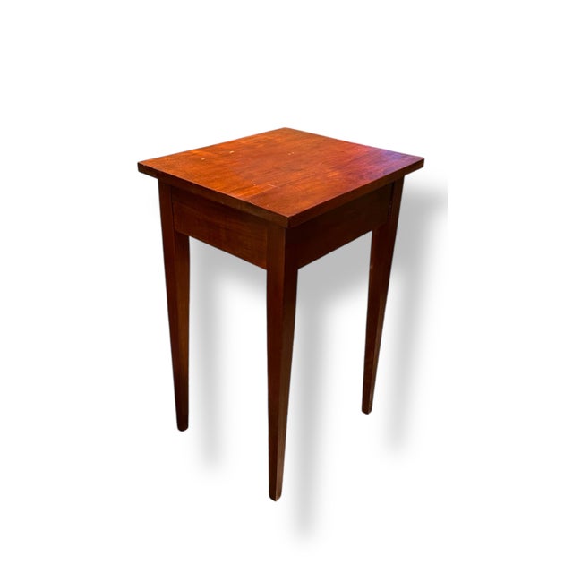 19th Century American Hepplewhite Style Federal Cherry Stand Side Table. For Sale - Image 4 of 10
