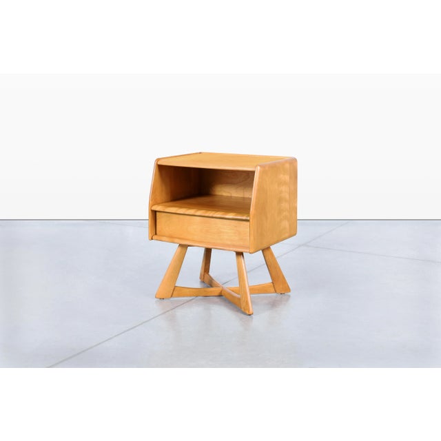 Mustard Mid-Century Modern Maple Nightstands by Heywood-Wakefield, Model M-778 For Sale - Image 8 of 12