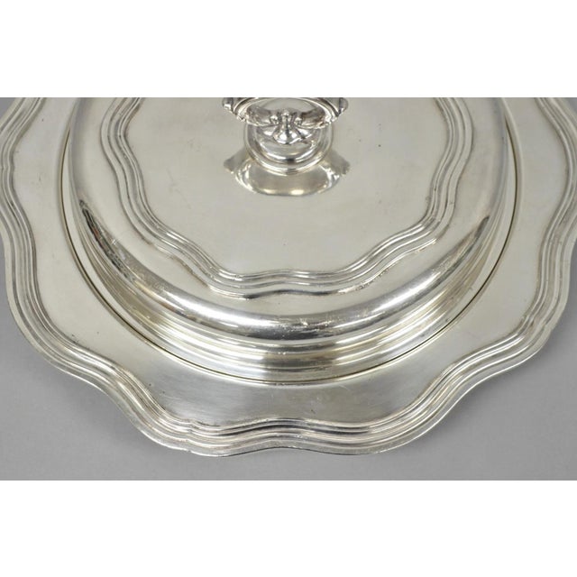 Mid 20th Century Vintage Sheffield Round Scalloped Silver Plated Covered Divided Serving Dish For Sale - Image 5 of 16