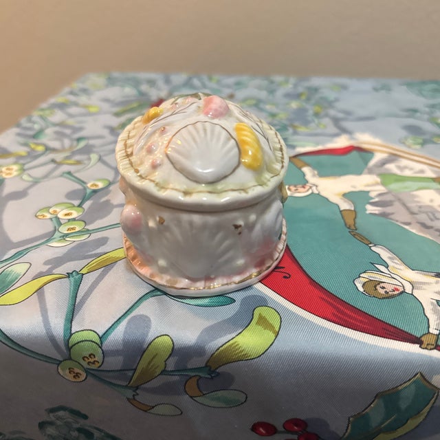 1970s Vintage Coastal Porcelain Trinket Box For Sale - Image 5 of 9