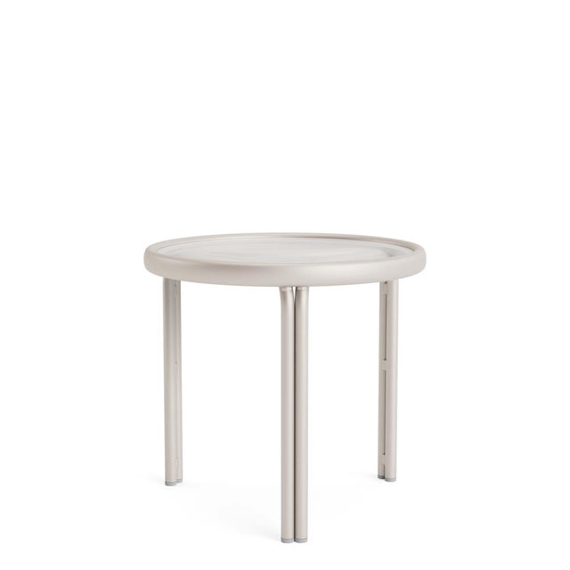 Brown Jordan Kantan Aluminum 20" Round Occasional Table in Shade For Sale