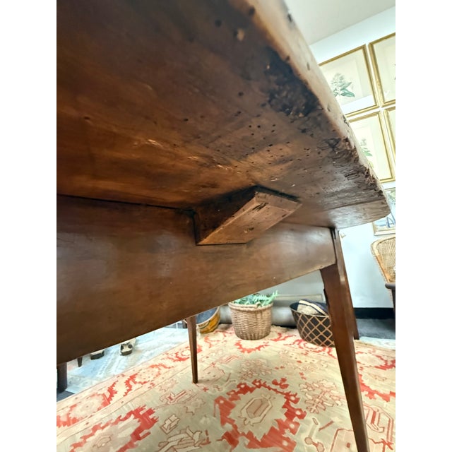 Late 18th Century Antique English Oval Dining Table With Tapered Legs For Sale - Image 5 of 8