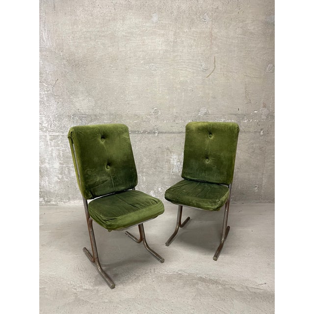 This pair of vintage 1970's Mid Century Modern dining chairs are ready to turn over a new leaf. Featuring tufted moss...