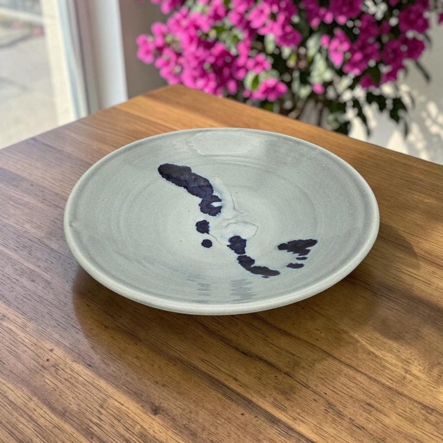 This vintage studio pottery serving bowl was made in the United States during the late twentieth century. Thrown in...