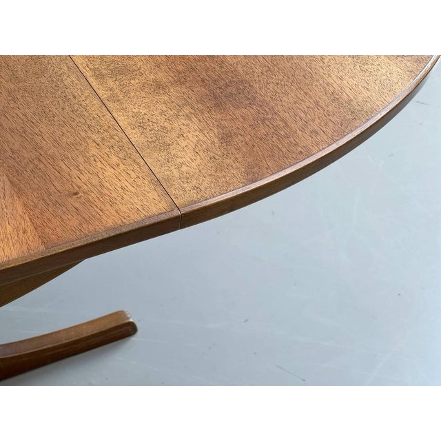 Round Extendable Table in Walnut, 1960s For Sale - Image 16 of 18