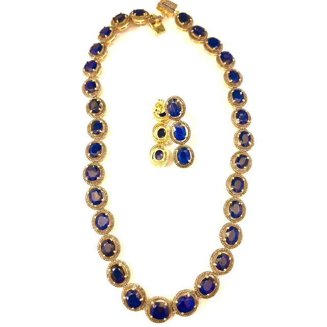 English Bochic "Capri" Vintage Blue Sapphire & Diamond Necklace & Earrings Set 18K Gold For Sale - Image 3 of 18