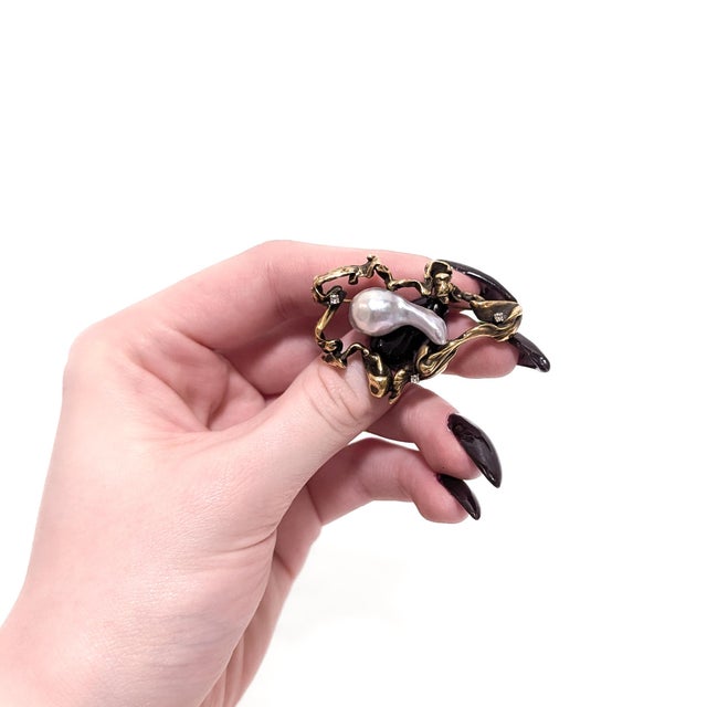 Mid-Century Brutalist 14k Gold, Diamond, and Large Grey Baroque Pearl Brooch For Sale - Image 4 of 13