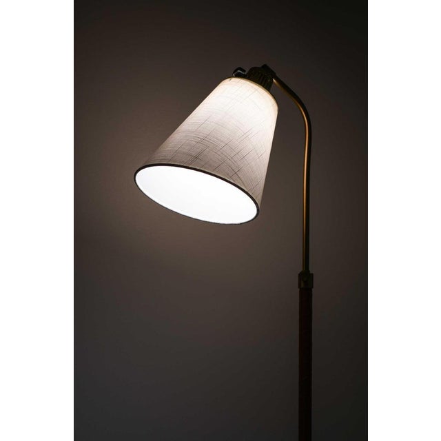 Metal Brass and Leather Floor Lamp by Hans Bergström for Ateljé Lyktan, 1940s For Sale - Image 7 of 8