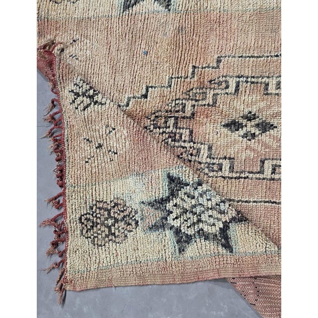 Mid-Century Modern Soft Blush Moroccan Rug - 9.7 X 5.3 Ft For Sale - Image 3 of 6