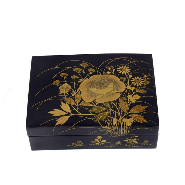 Mid 20th Century Hand Painted Laquerre Heian Zohiko Hand-Painted Gold Peony Maki-E Lidded Box Japan For Sale - Image 4 of 8