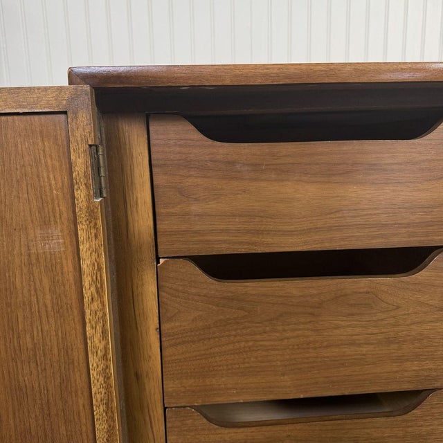 Mid-Century Modern Brutalist-Style Walnut Kroehler Custom Crafter Lowboy Dresser For Sale - Image 14 of 18