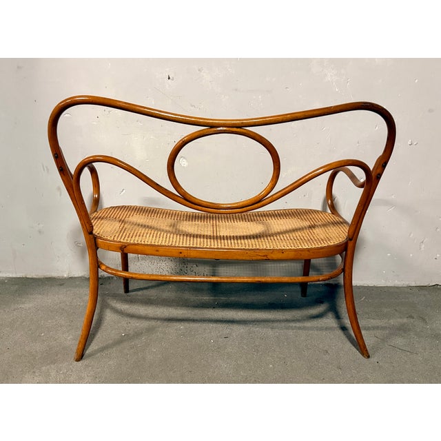 Thonet fine 800 sofa in steam-bent beech, original Vienna straw from the period in excellent condition, produced in...