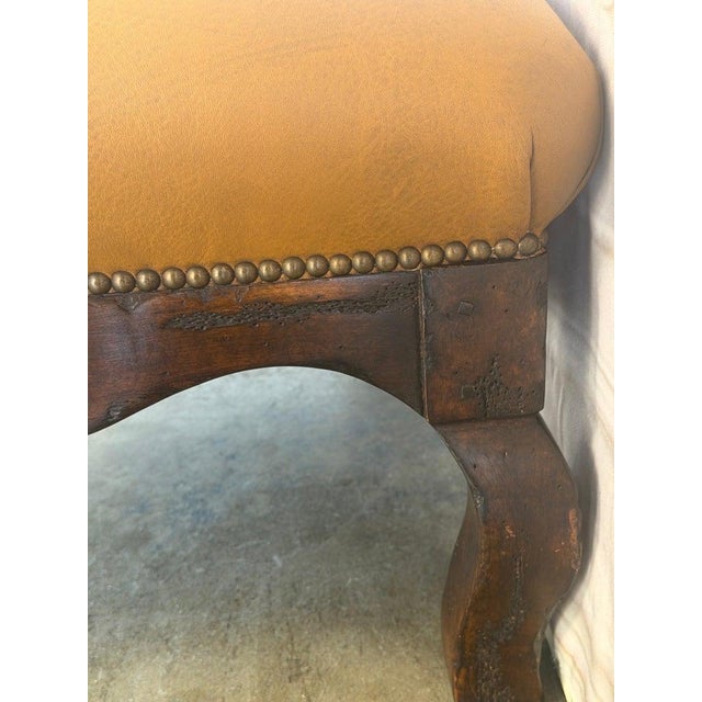 French Chesterfield Tufted Bench in Caramel Leather For Sale - Image 10 of 16