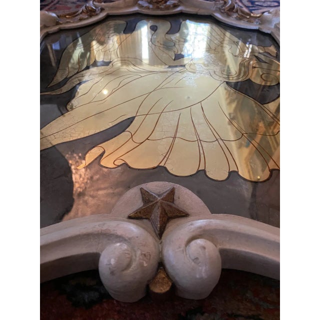 Early 20th Century Maison Jansen Verre églomisé French Style Mid Century Carved Gilt Mirror For Sale In New York - Image 6 of 8