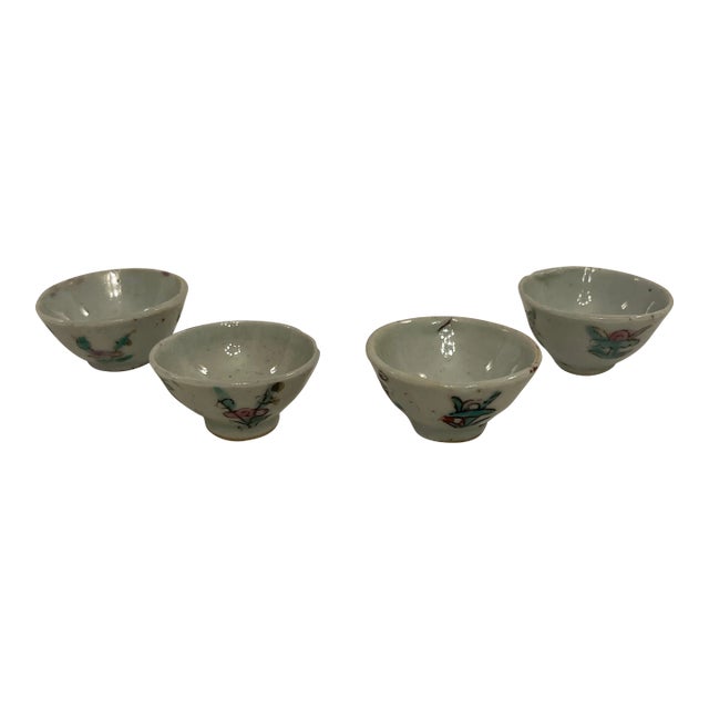 Set of 4 Mini Chinese Porcelain Bowls, Early 19th Century For Sale