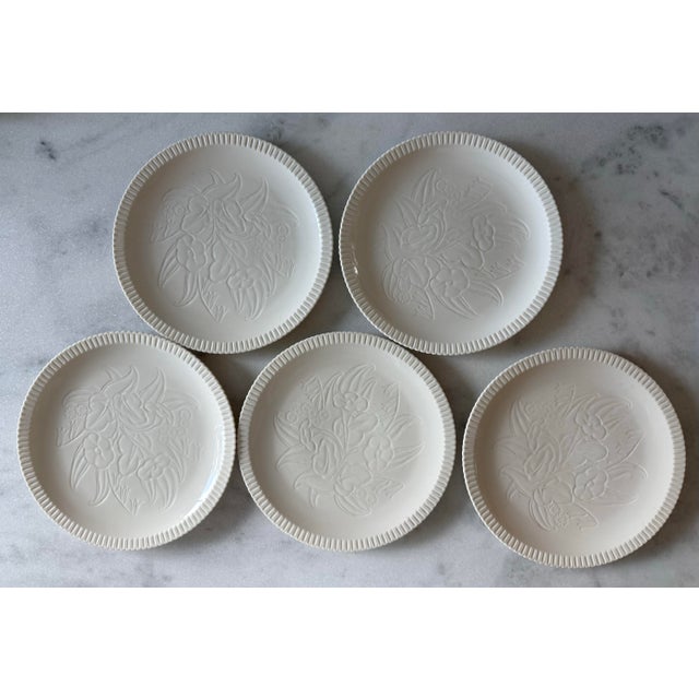 Set of 5 vintage white dinner plates with Shell Edge and incised flower pattern across the face. Made by Syracuse China....