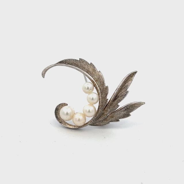 Contemporary 1990s Mikimoto Estate Akoya Pearl Brooch Pin 5-7 mm Silver For Sale - Image 3 of 10