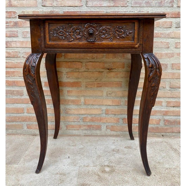 French 1940s French Louis XV Style Carved Wood Side Table With Drawer For Sale - Image 3 of 11