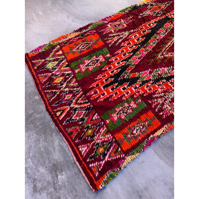 Moroccan Vintage Boujad Rug - 5'5" X 8'6" Ft For Sale - Image 4 of 10