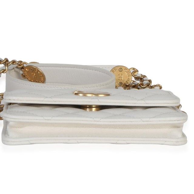 2010s White Quilted Caviar Twist Your Buttons Coin Purse With Chain For Sale - Image 5 of 9