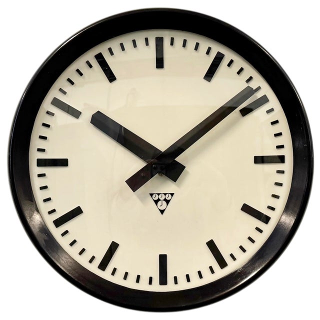 Industrial Bakelite Factory Wall Clock from Pragotron, 1960s For Sale - Image 17 of 17
