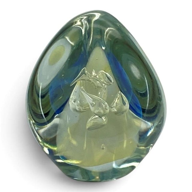 **Note: the blue and yellow glass have different levels of intensity depending on the light. In some lighting, the colors...