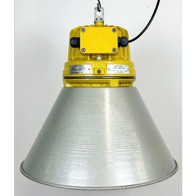 1990s Industrial Yellow Explosion Proof Lamp with Aluminium Shade from Elektrosvit, 1990s For Sale - Image 5 of 16