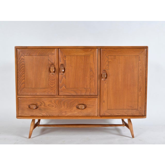 Brown Mid-Century Modern Windsor Sideboard in Elm and Beech by Lucian Ercolani for Ercol, 1955 For Sale - Image 8 of 18