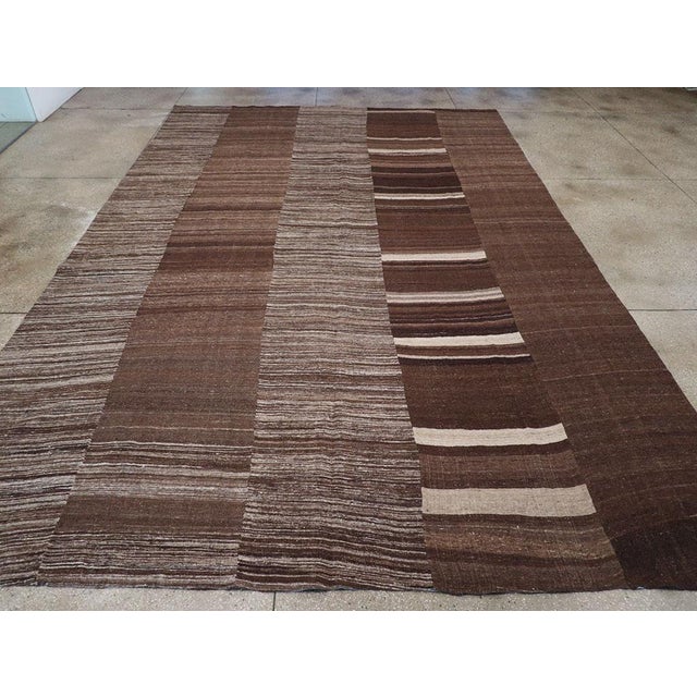 Galerie Shabab Collection Mid-20th Century Turkish Flatweave Kilim Carpet For Sale - Image 4 of 9