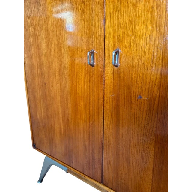 Mid-Century Modern Walnut Credenza by R-Way Furniture, 1960s For Sale - Image 11 of 12