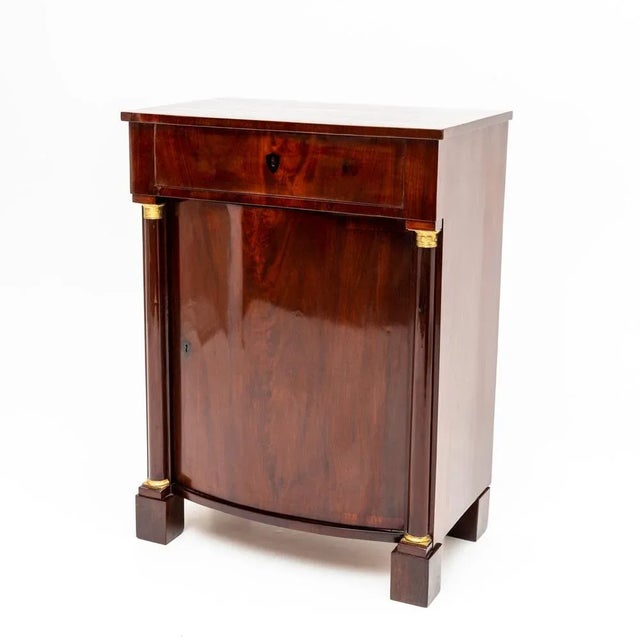 Traditional Pillar Cabinet in Mahogany & Brass, 1820s For Sale - Image 3 of 7