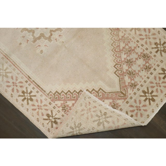a mid 20th Century Moroccan Neutral Color Rug Details rug no. 31713 size 2' 9" x 5' (84 x 152 cm)