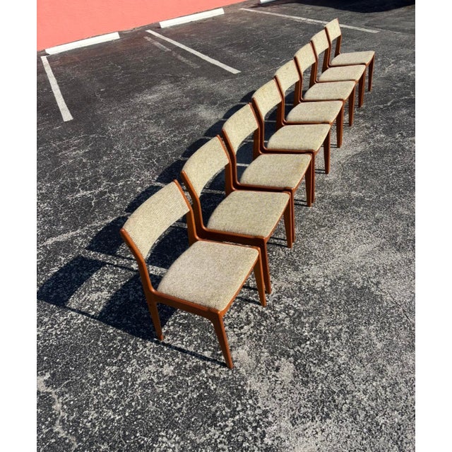 Mid Century Danish Teak Dining Set W/ 2 Butterfly Leaves & 8 Chairs For Sale - Image 4 of 15