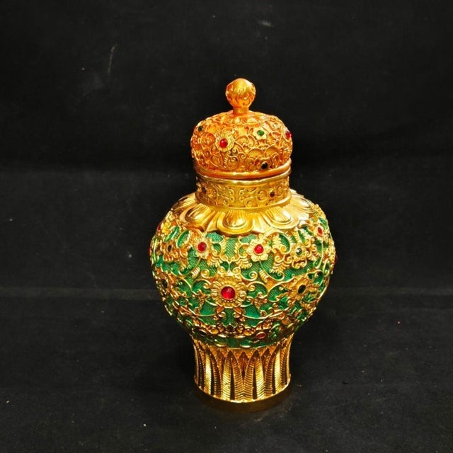 Chinoiserie Ornate Gilt Ginger Jar, Green Enamel & Jewel Inlay Lidded Vessel, Chinoiserie Tabletop Decor For Sale - Image 3 of 9