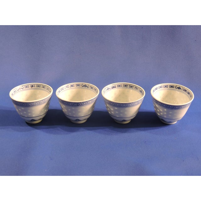 Chinese Mid 20th Century Jingdezhen Chinese Blue & White Porcelain Rice Grain Sake Cups- Set of 4 For Sale - Image 3 of 7