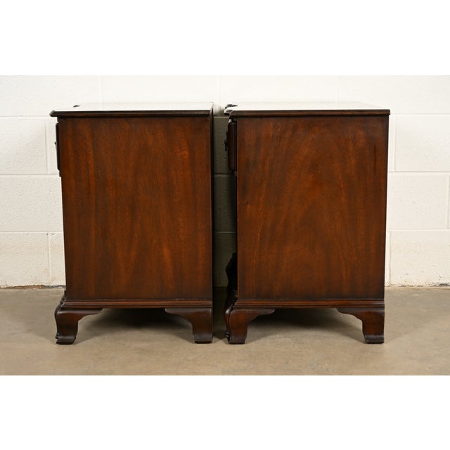Kindel Furniture Georgian Solid Mahogany Block Front Nightstands, Pair For Sale - Image 15 of 18