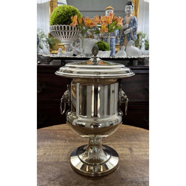 Metal Early Twentieth Century Entity Classic Silver Plated Footed Champagne Bucket Chiller With Lion-Head Door Knocker Handles and Lid With Finial For Sale - Image 7 of 12