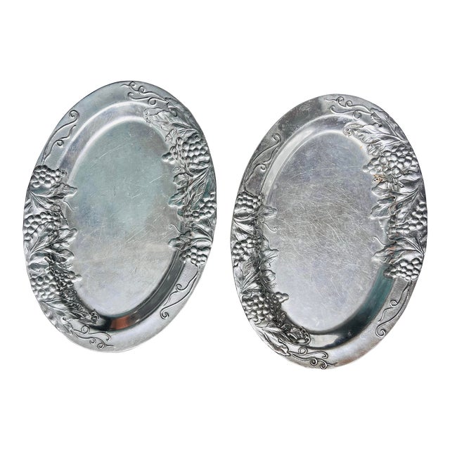 Pair of Garden Path Grapes Serving Platters by Wilton Armetale, 1990s For Sale